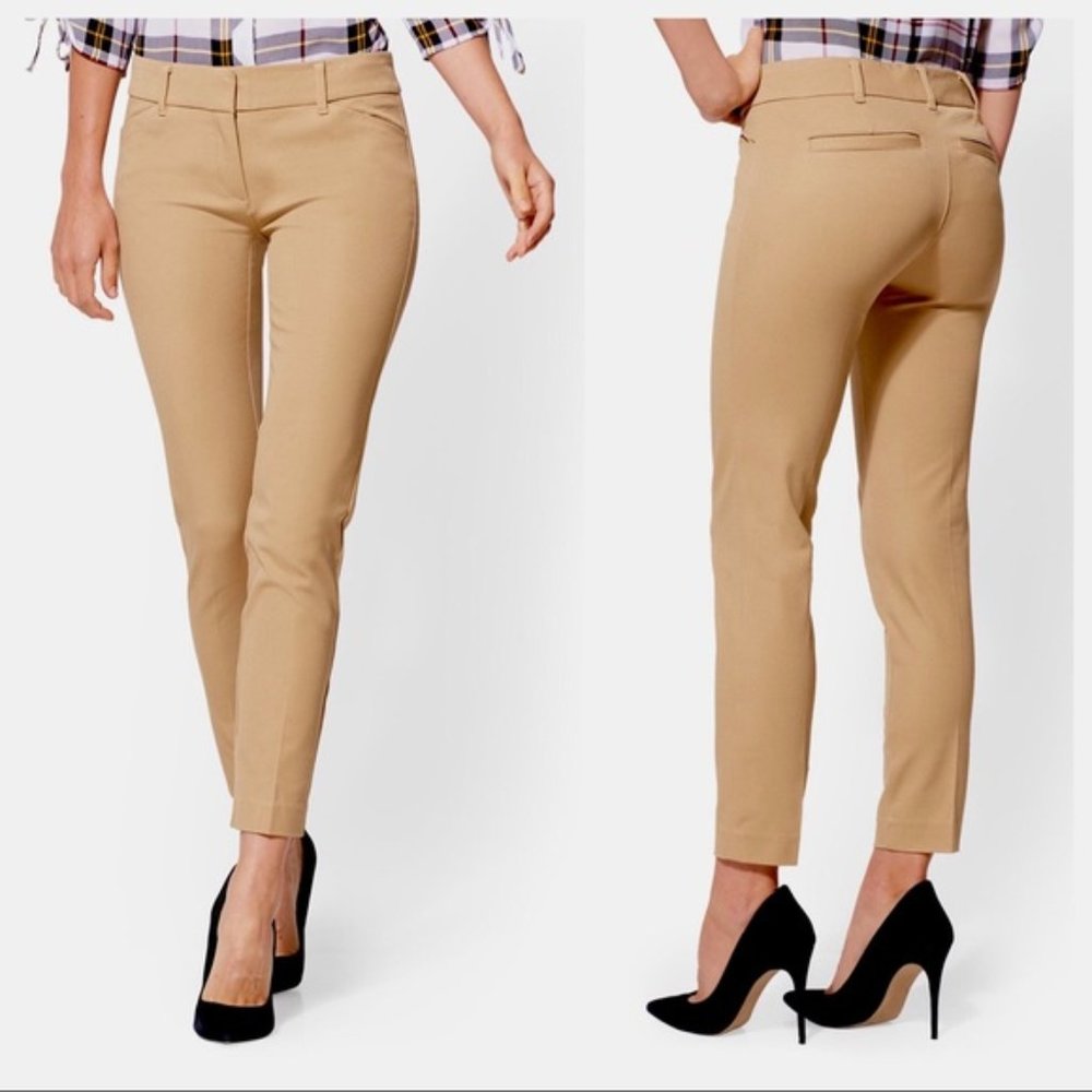 NWT Liz Claiborne Emma Ankle Pant (size 6)